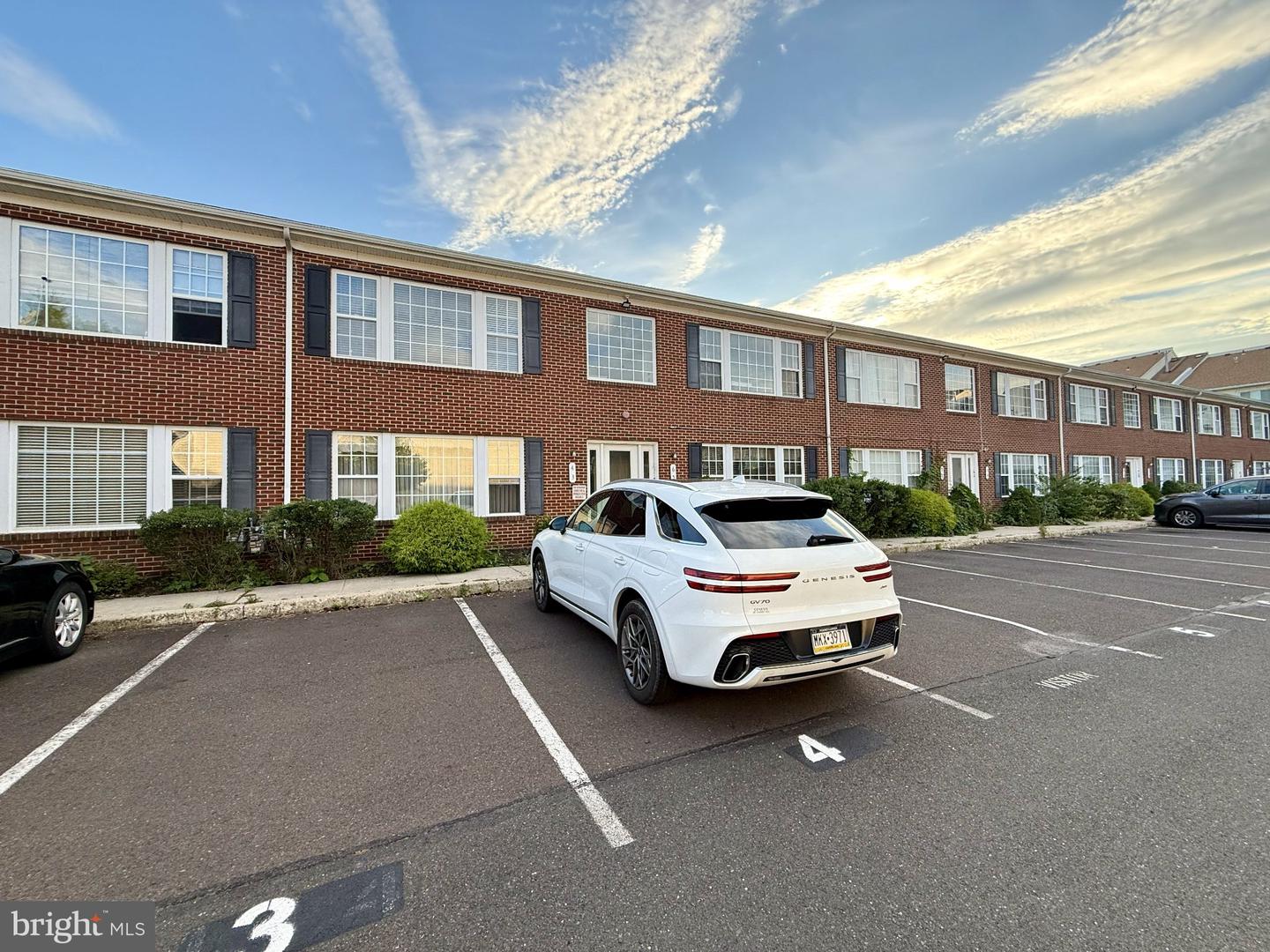 9228-38 BLUE GRASS RD #4 Property Photo 1