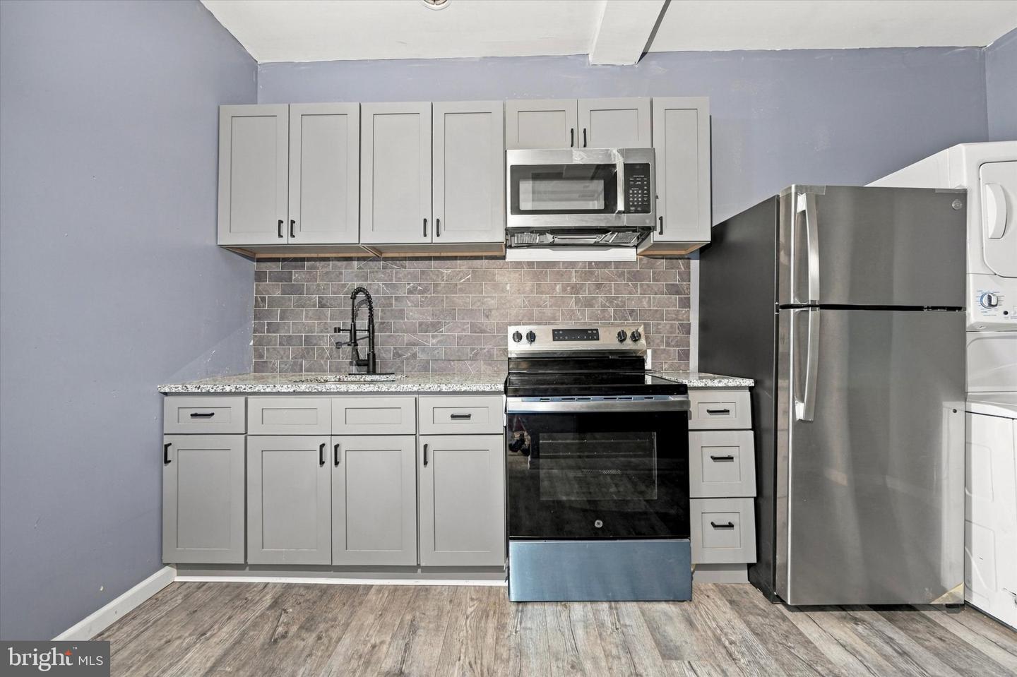 1514 Wolf St Property Photo 10