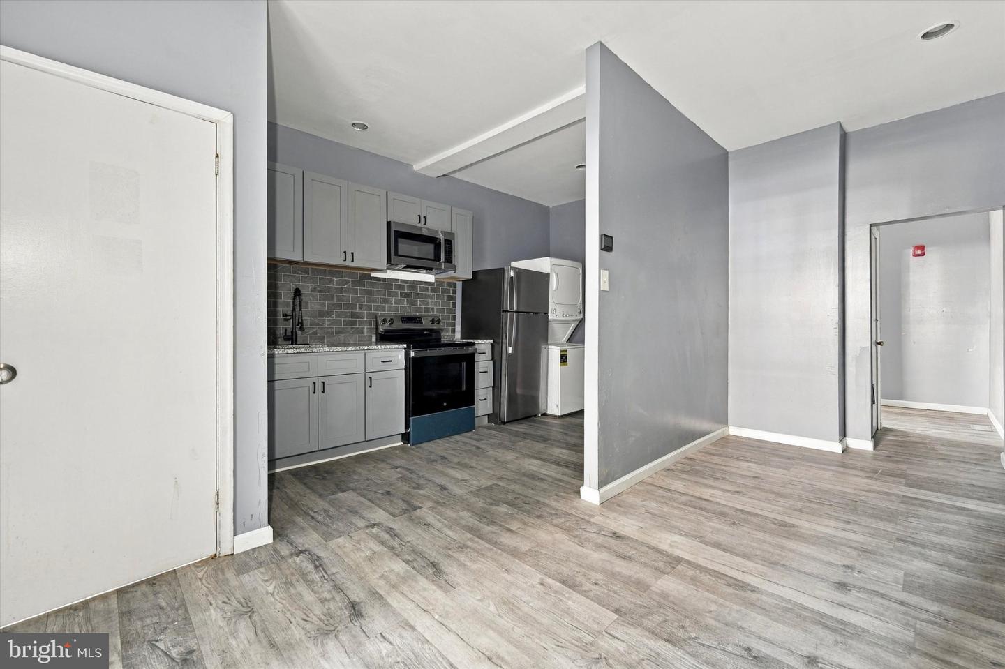1514 Wolf St Property Photo 12