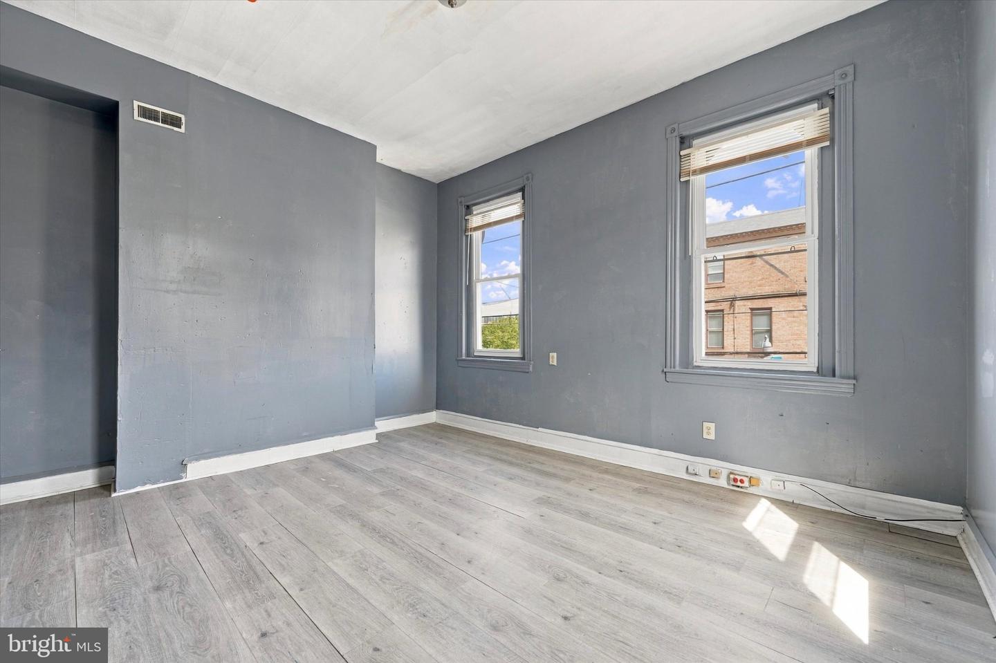 1514 Wolf St Property Photo 34