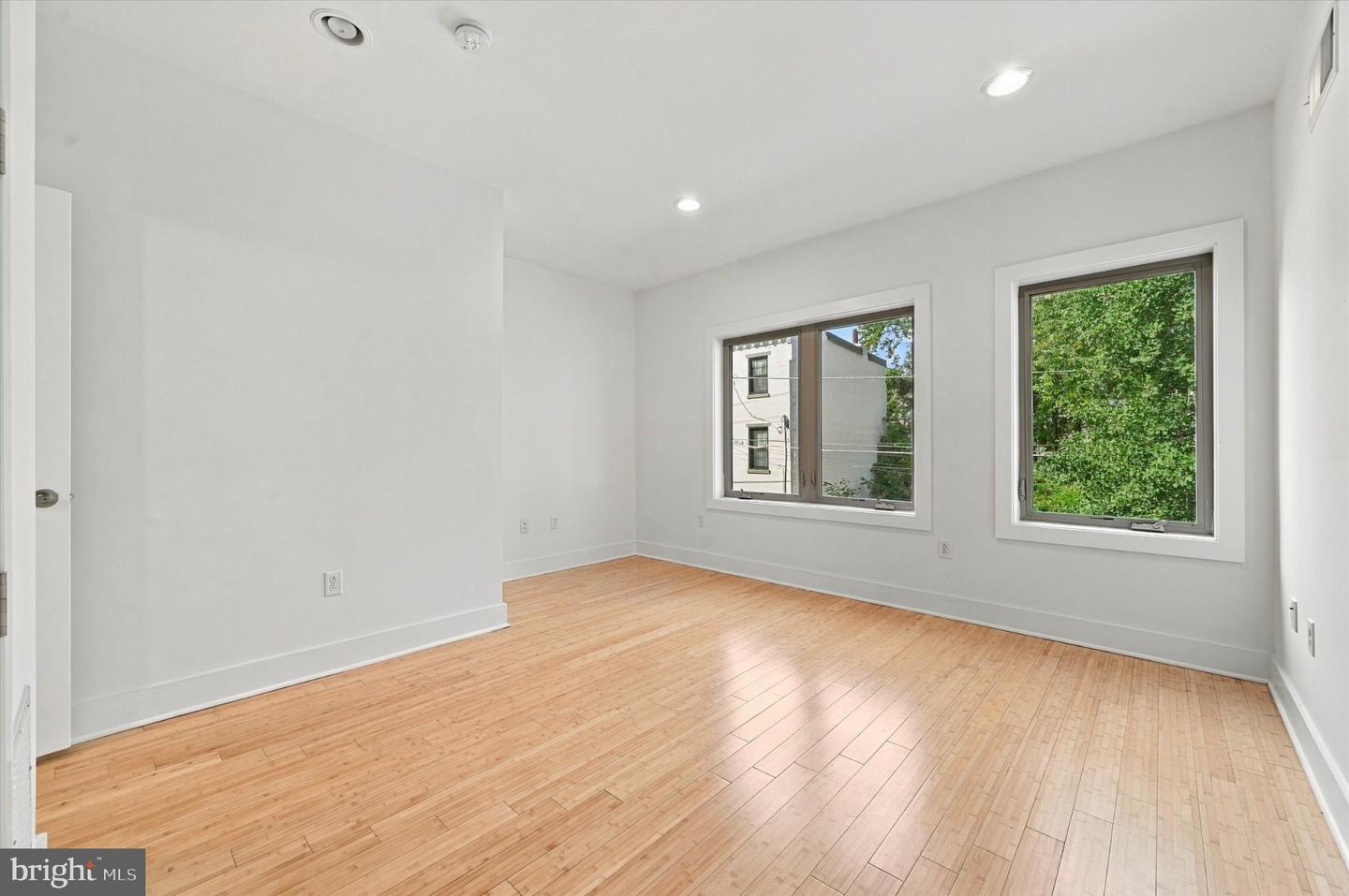 1243 Crease St #1 Property Photo 17