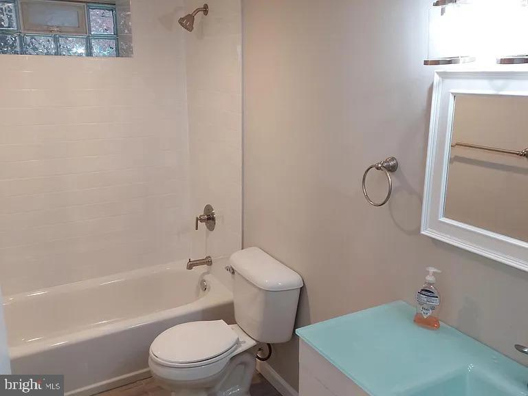 5028 Greene St #1 Property Photo 3