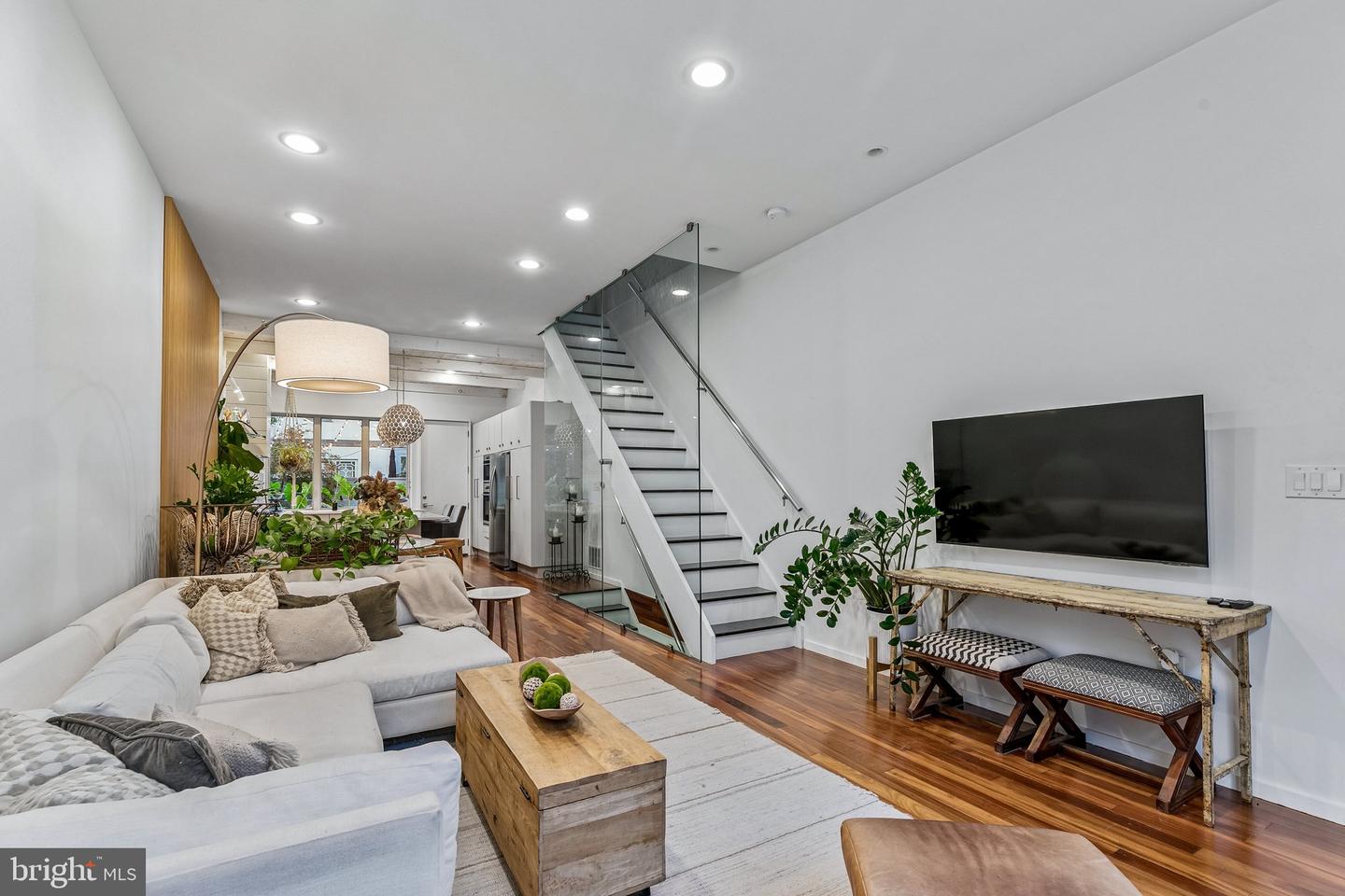 2053 Pemberton St Property Photo 3