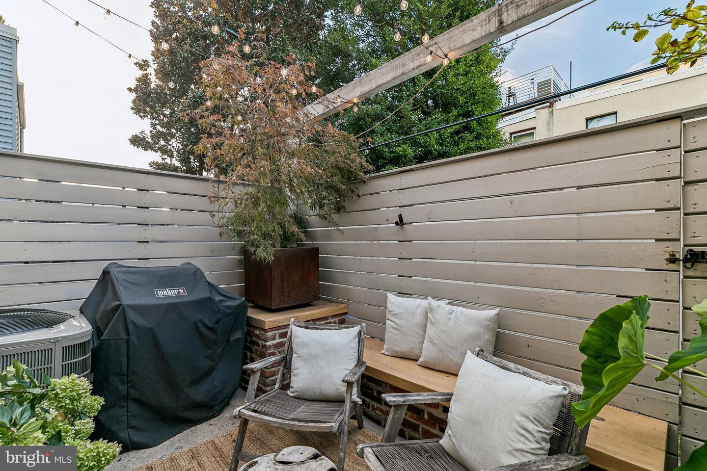 2053 Pemberton St Property Photo 10