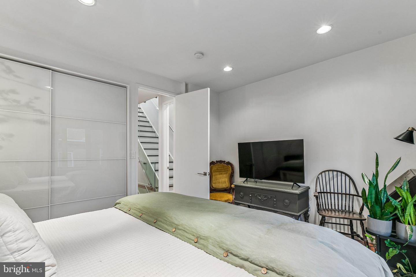 2053 Pemberton St Property Photo 19