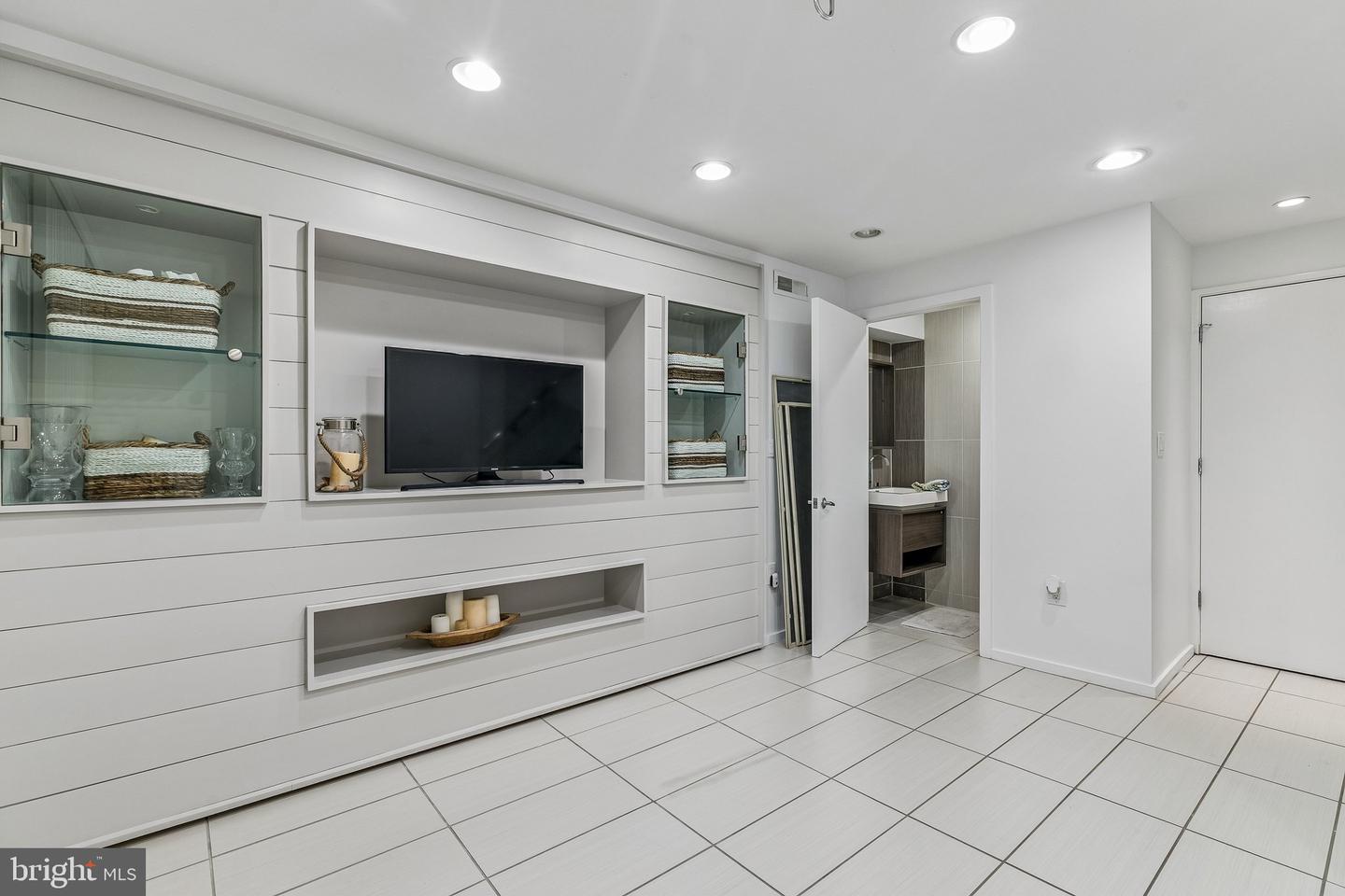 2053 Pemberton St Property Photo 33