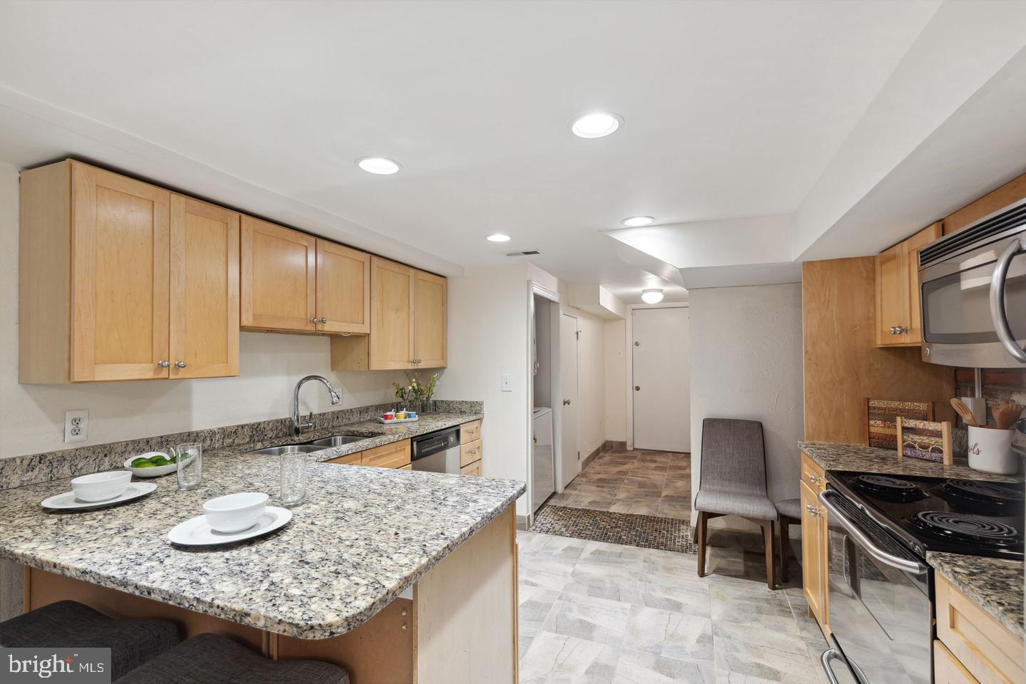 1305 Spruce St #th1c Property Photo 6