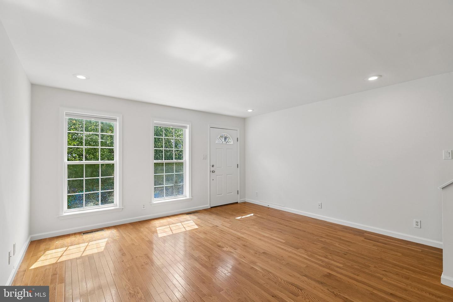 396 Delmar St Property Photo 3