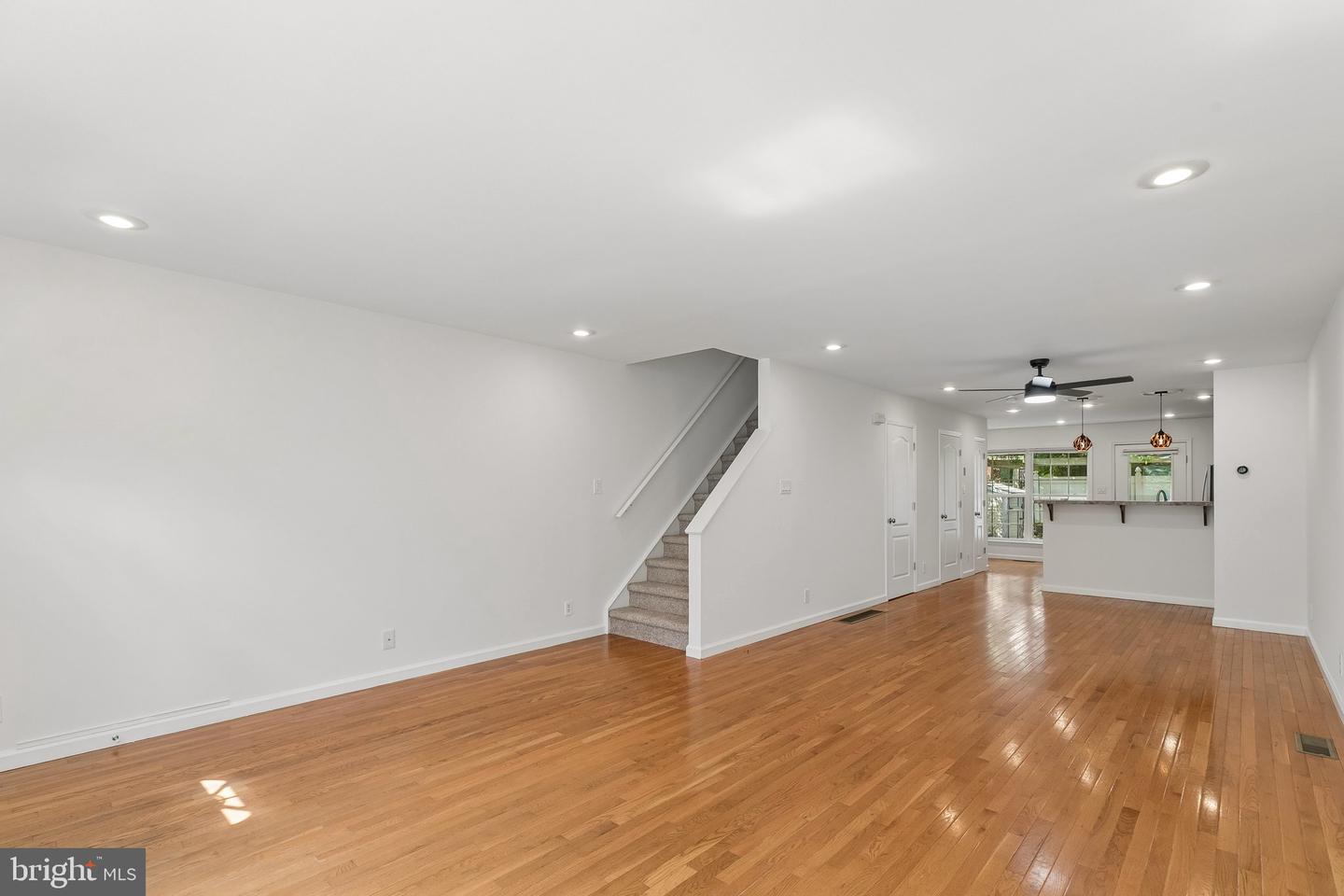 396 Delmar St Property Photo 4