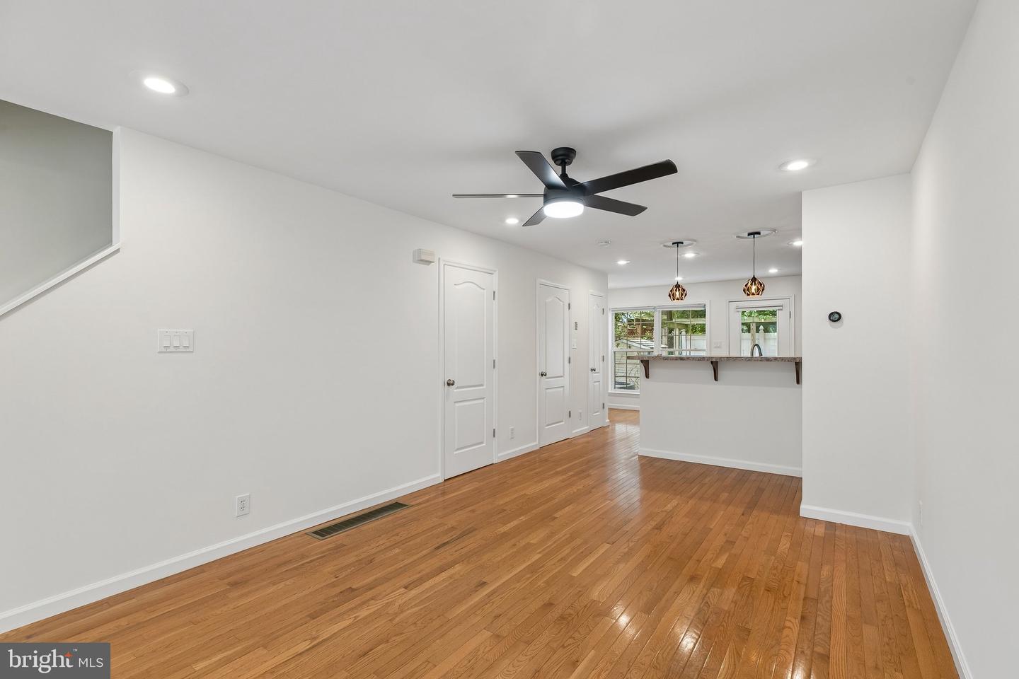 396 Delmar St Property Photo 5
