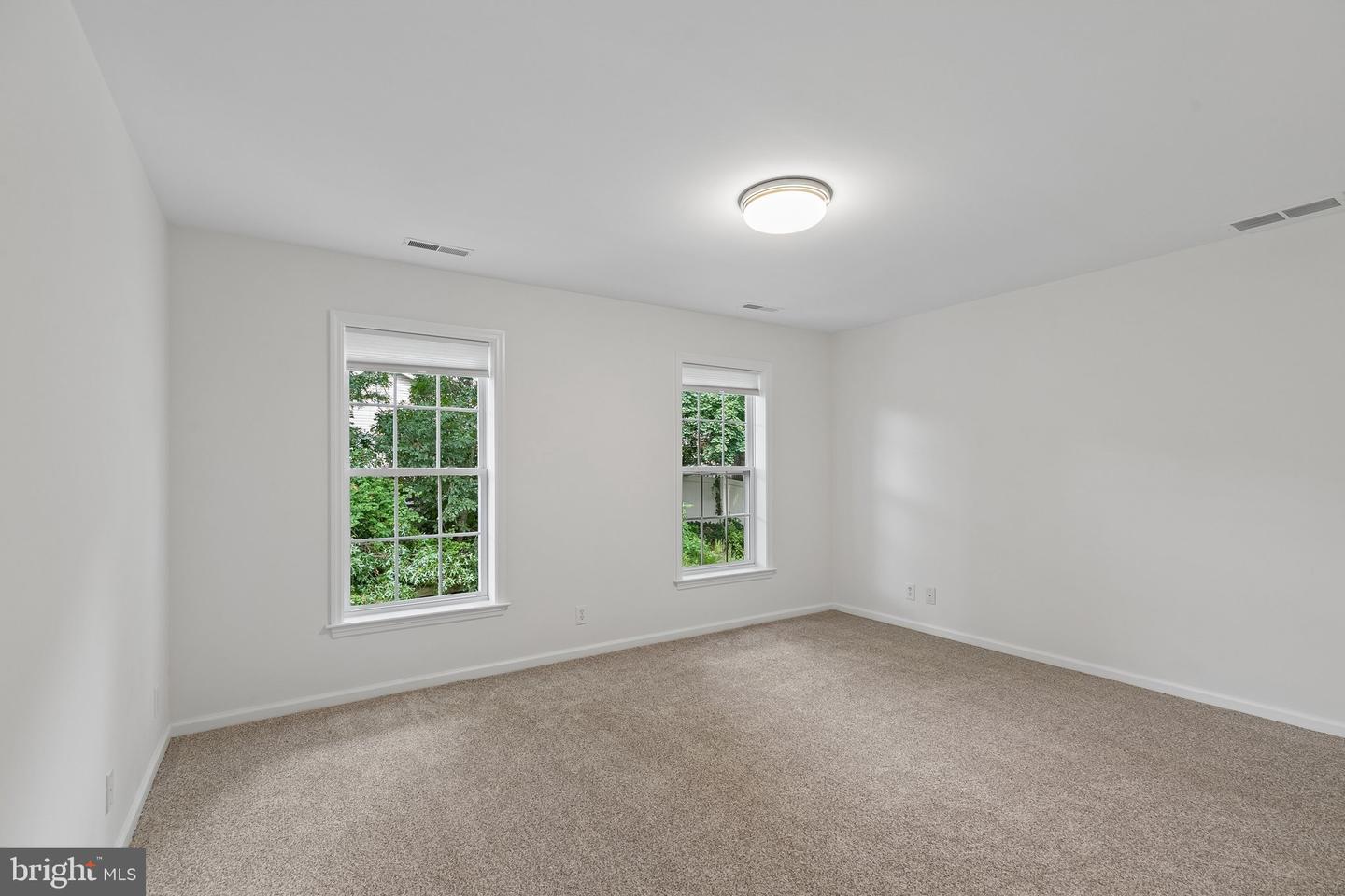 396 Delmar St Property Photo 10