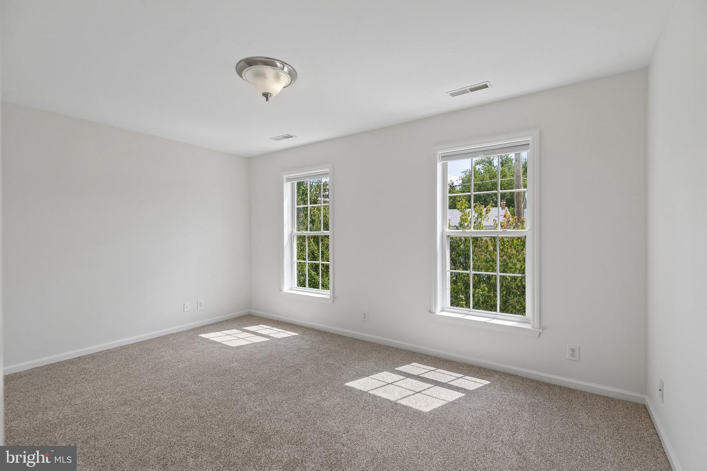 396 Delmar St Property Photo 15