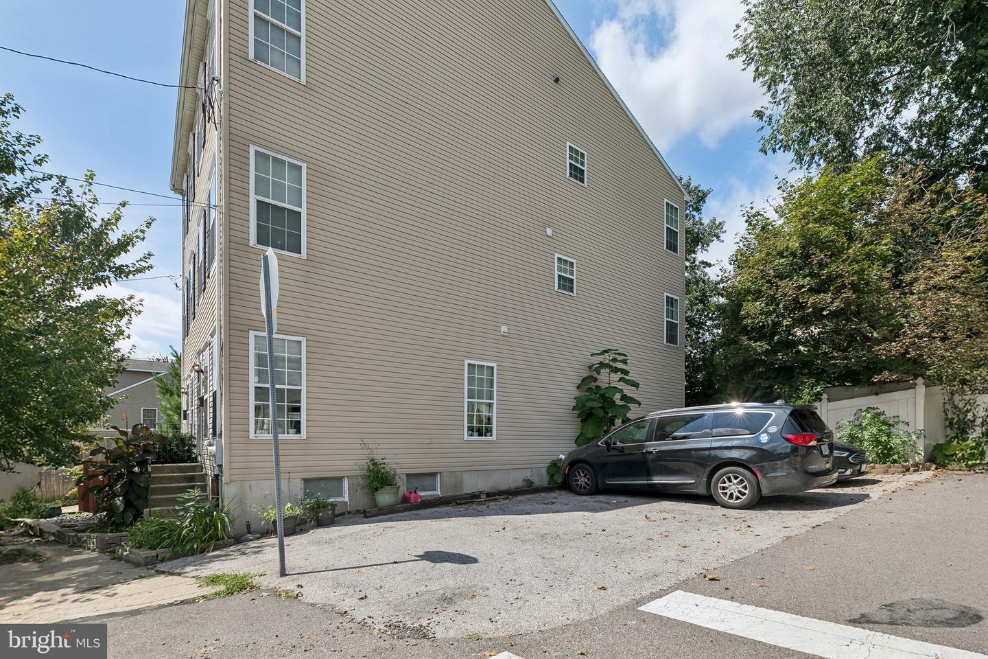 396 Delmar St Property Photo 23