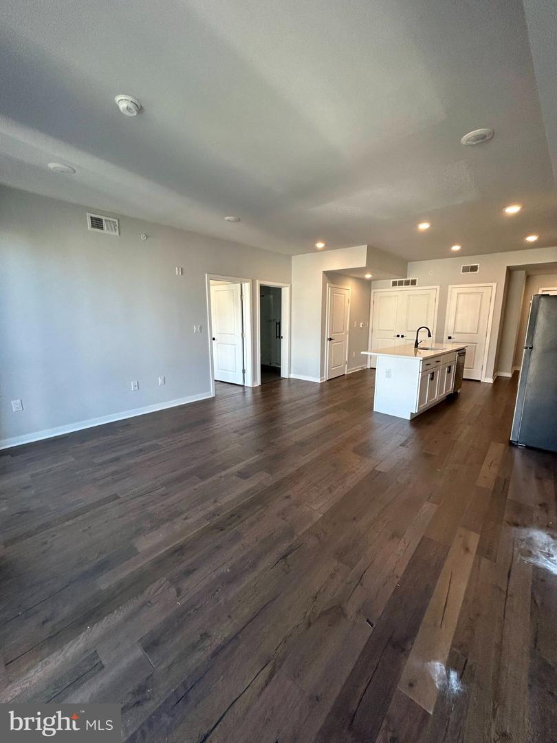 5542-44 Ridge Ave #301 Property Photo 2