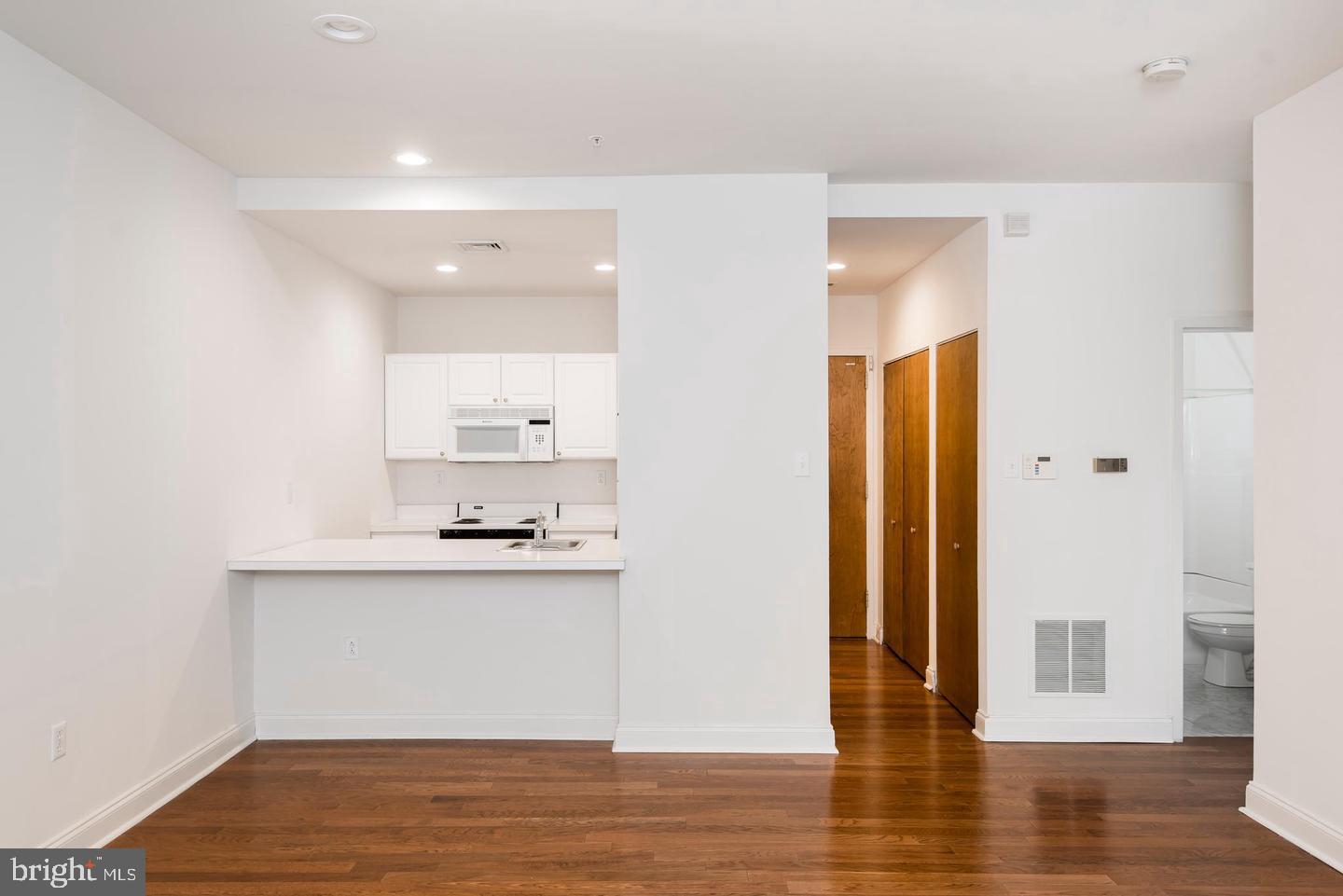 1600-3 Walnut St #704 Property Photo 6