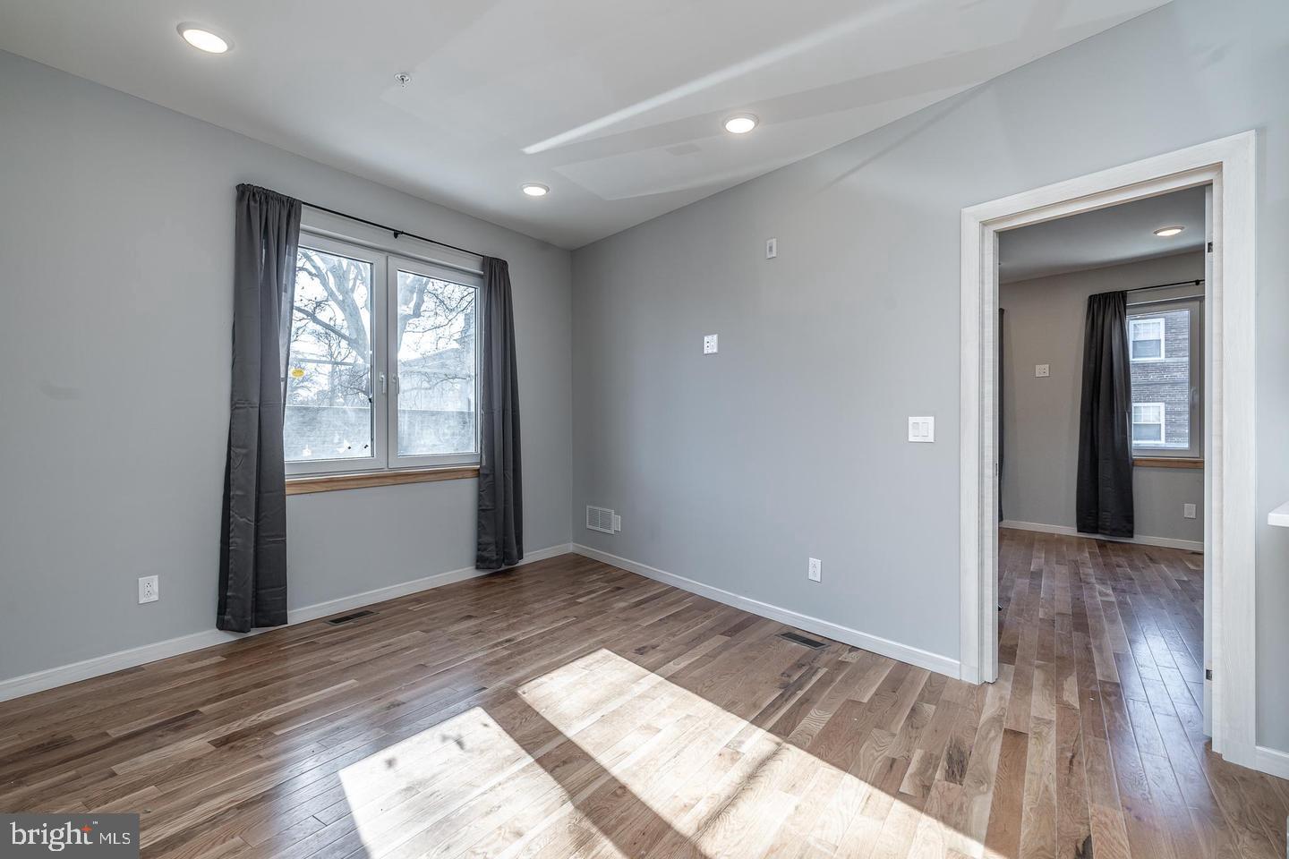 2045 N College Ave #a Property Photo 3