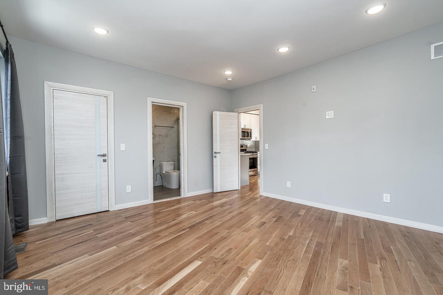 2045 N College Ave #a Property Photo 5