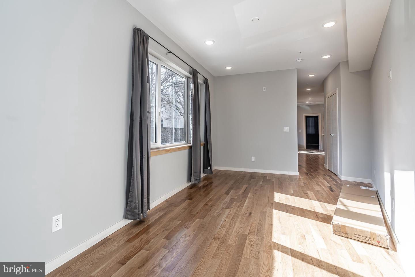 2045 N College Ave #a Property Photo 7