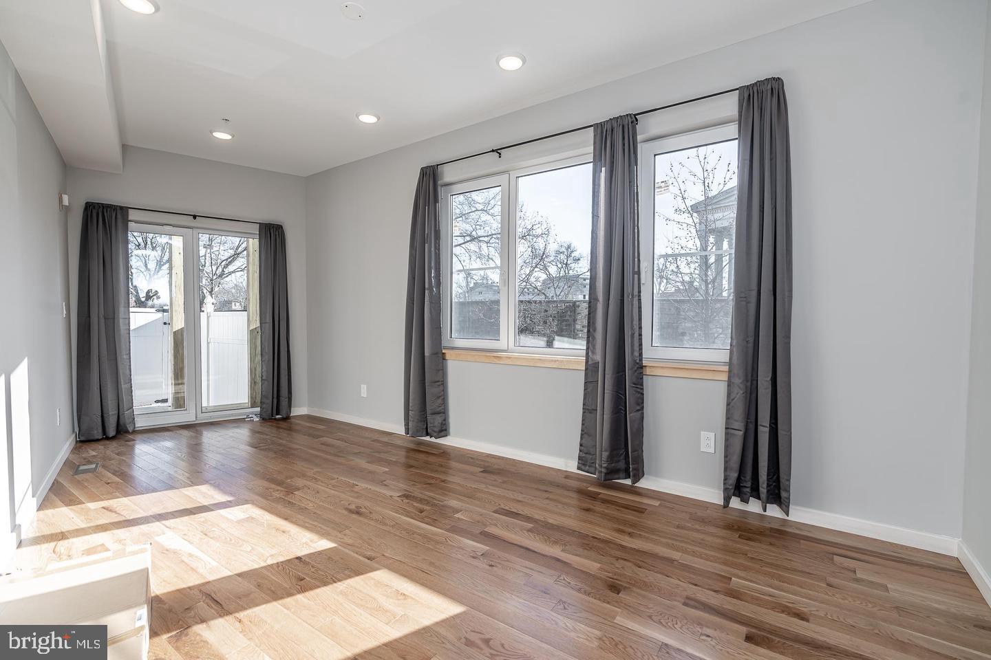 2045 N College Ave #a Property Photo 8