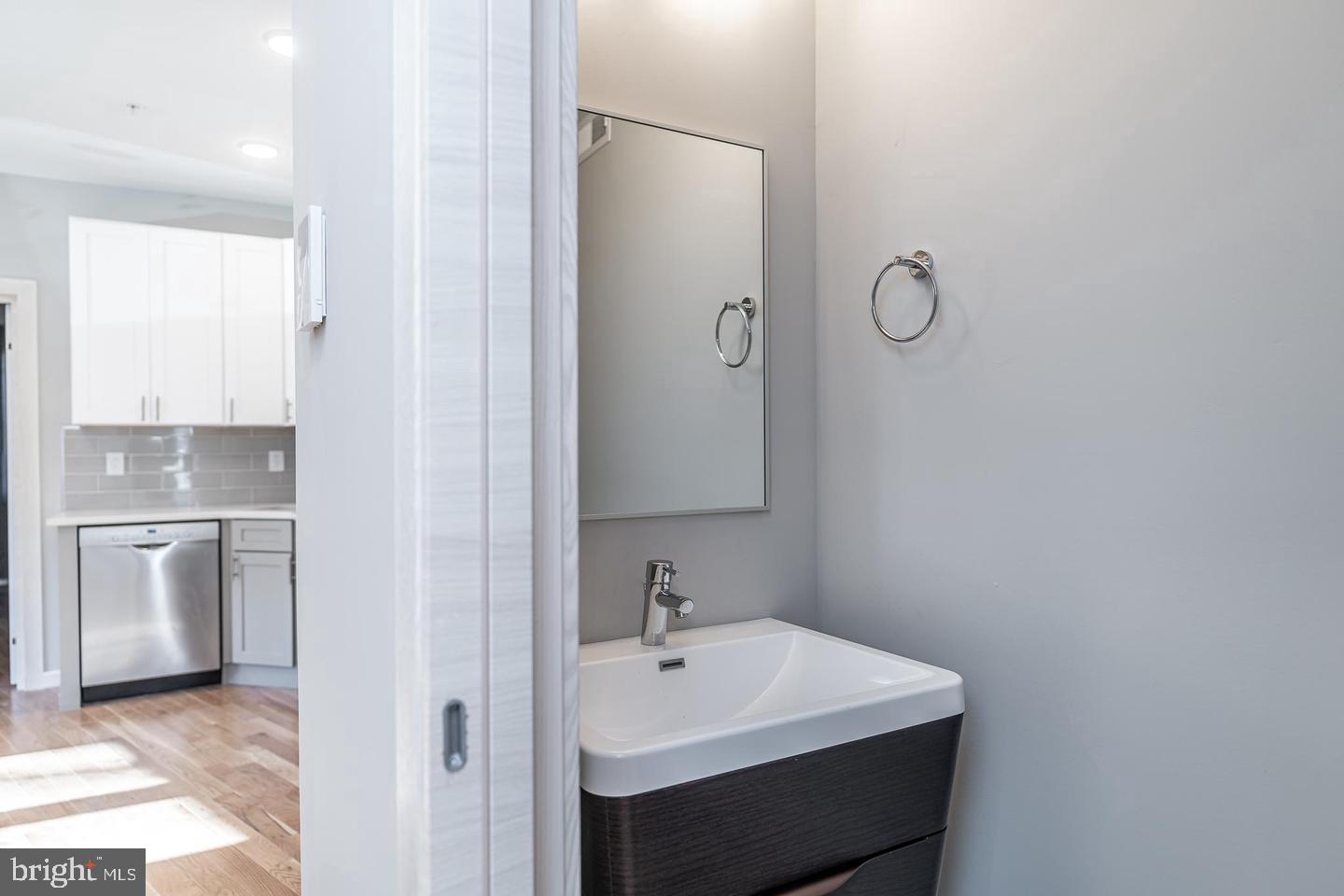 2045 N College Ave #a Property Photo 11