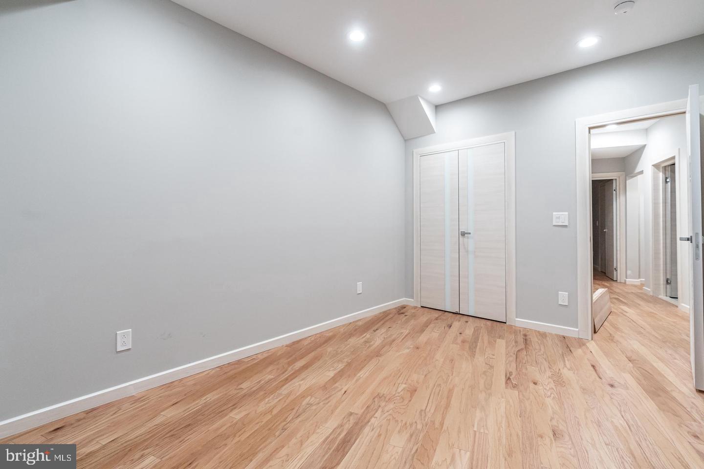 2045 N College Ave #a Property Photo 13