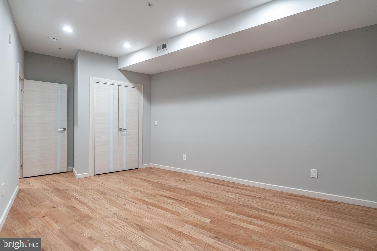 2045 N College Ave #a Property Photo 15