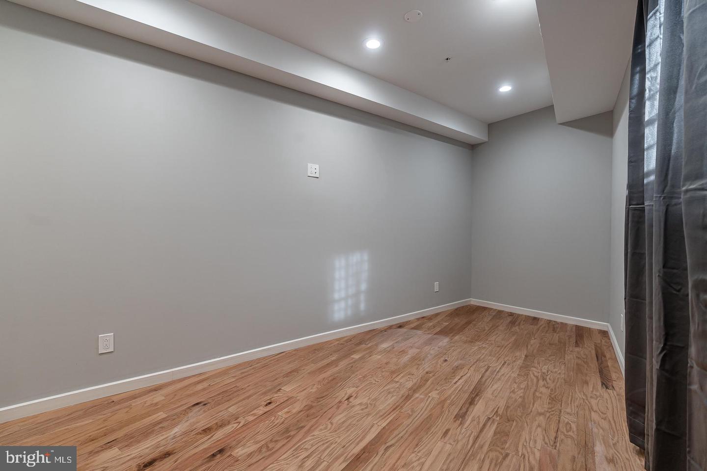2045 N College Ave #a Property Photo 17
