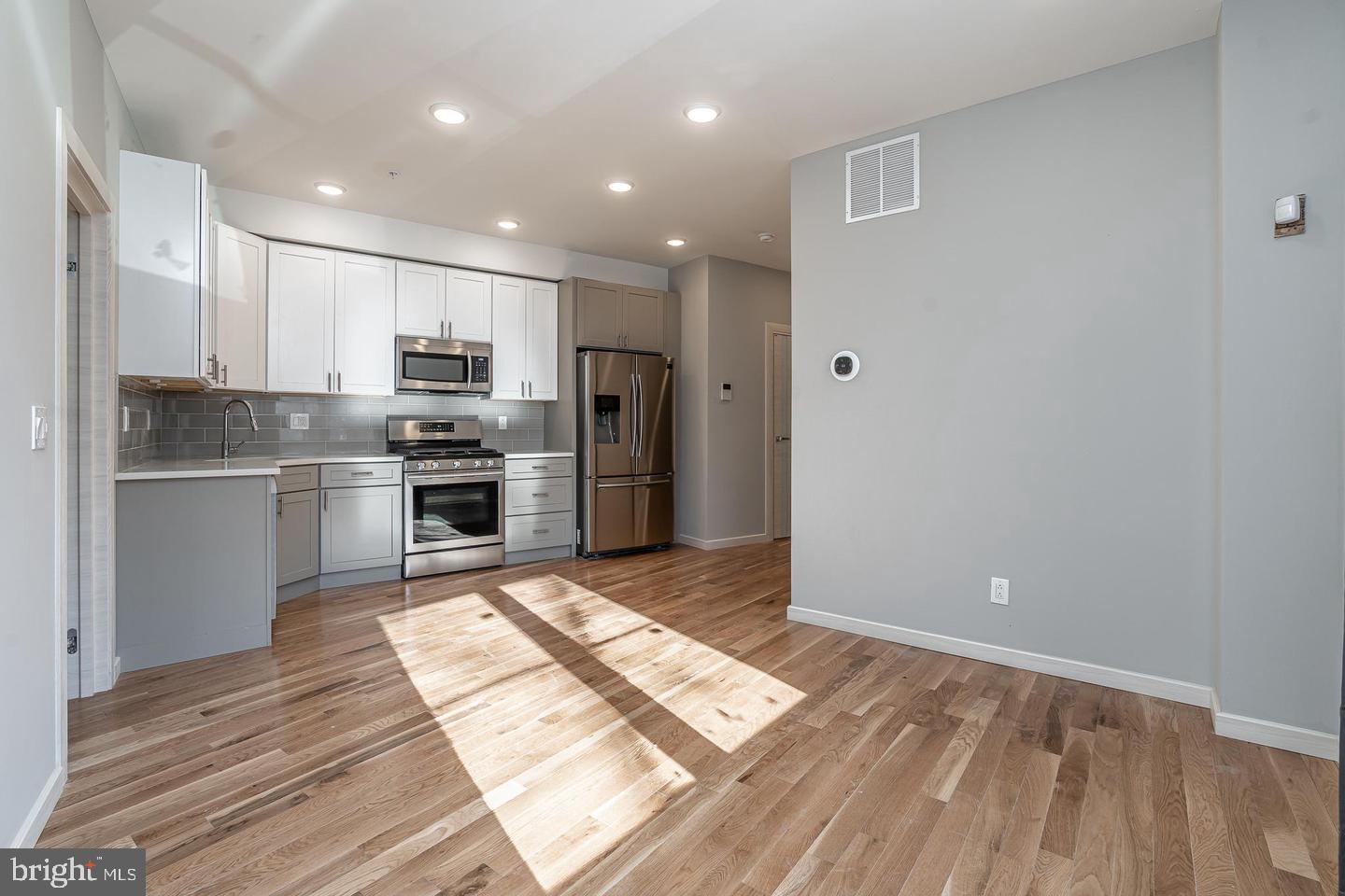 2045 N College Ave #a Property Photo 21
