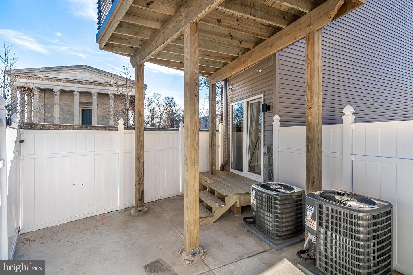 2045 N College Ave #a Property Photo 23