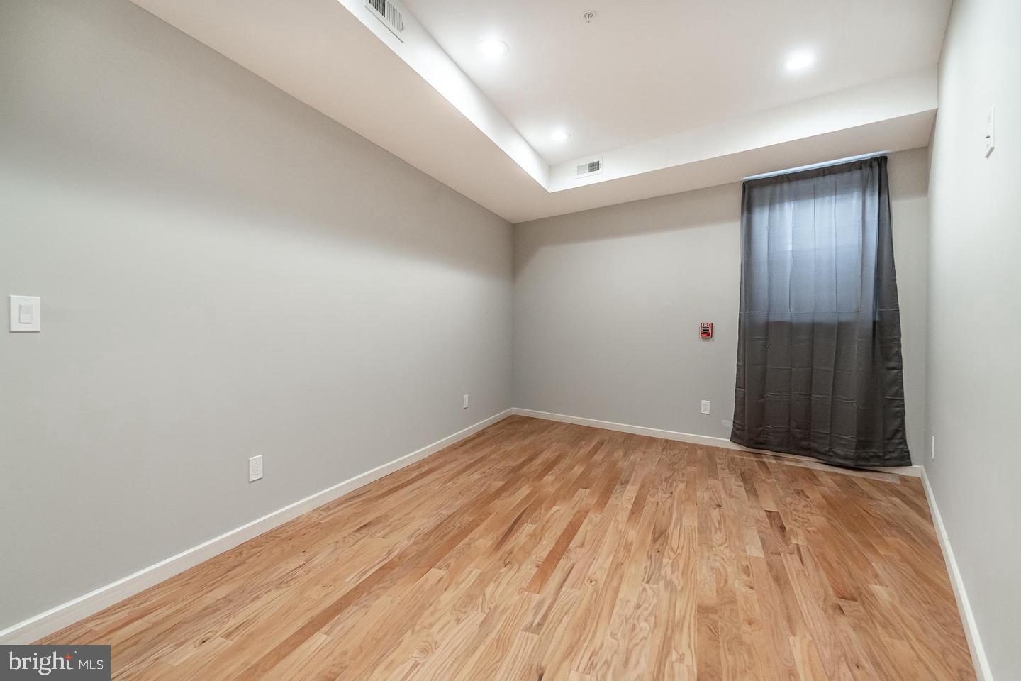2045 N College Ave #a Property Photo 24