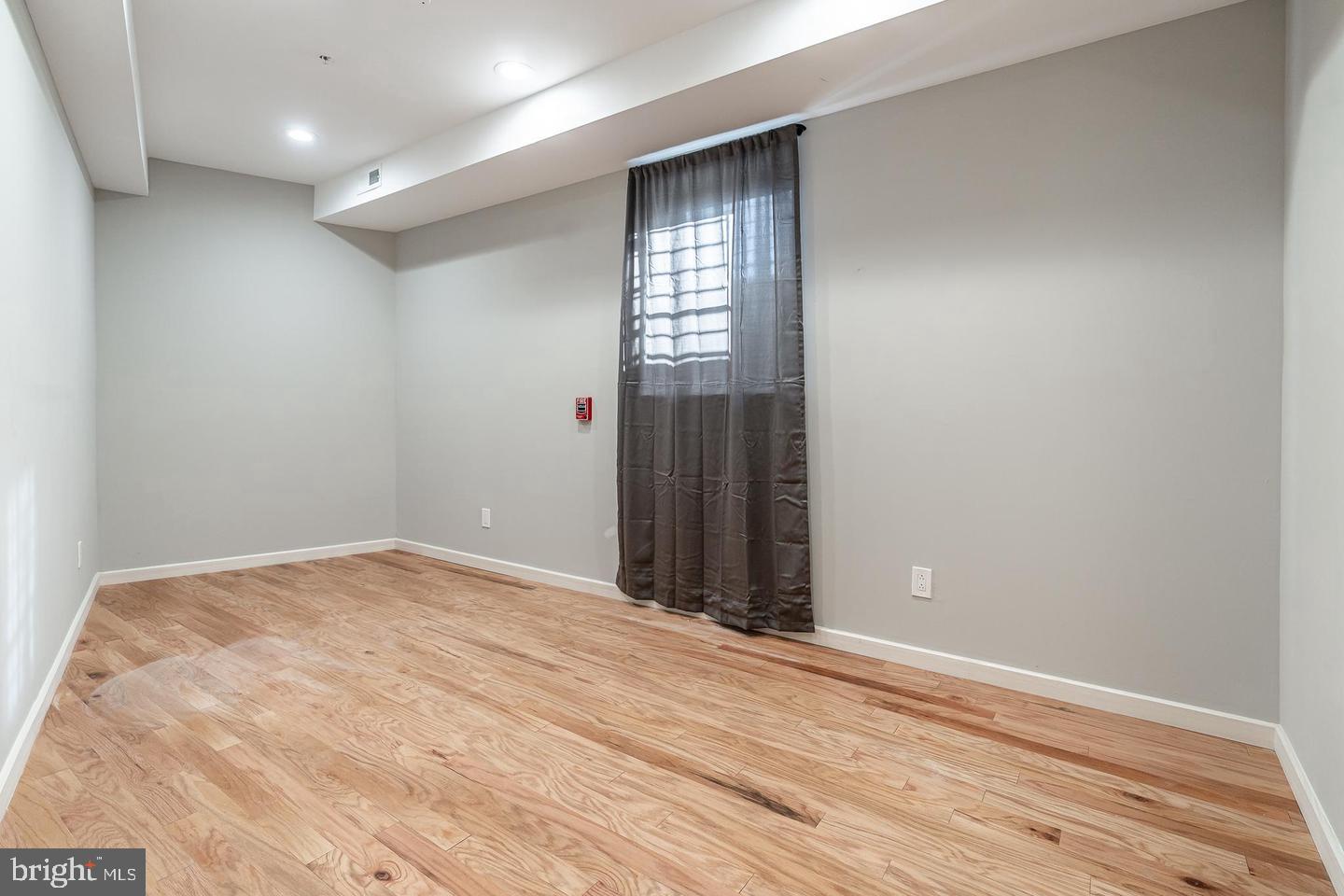 2045 N College Ave #a Property Photo 26