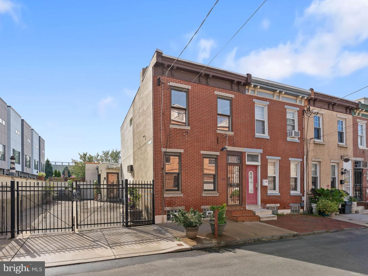 314 E Wildey St Property Photo 2