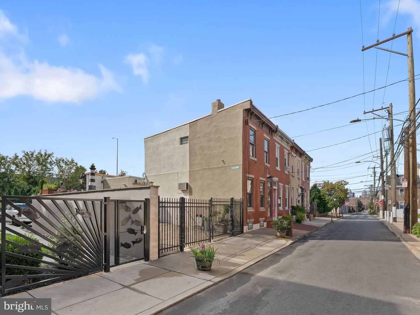 314 E Wildey St Property Photo 23