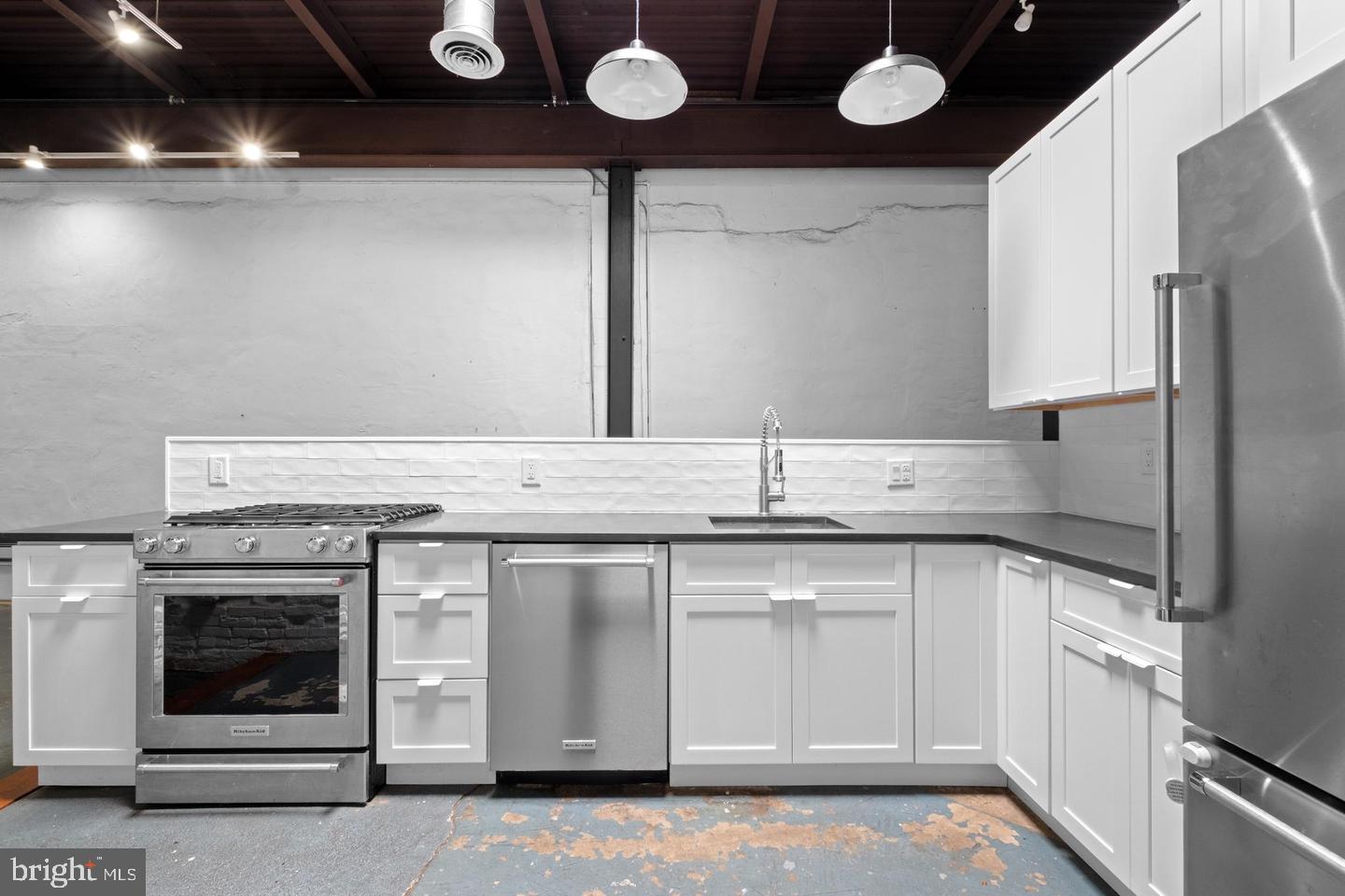2105 E Susquehanna Ave Property Photo 4
