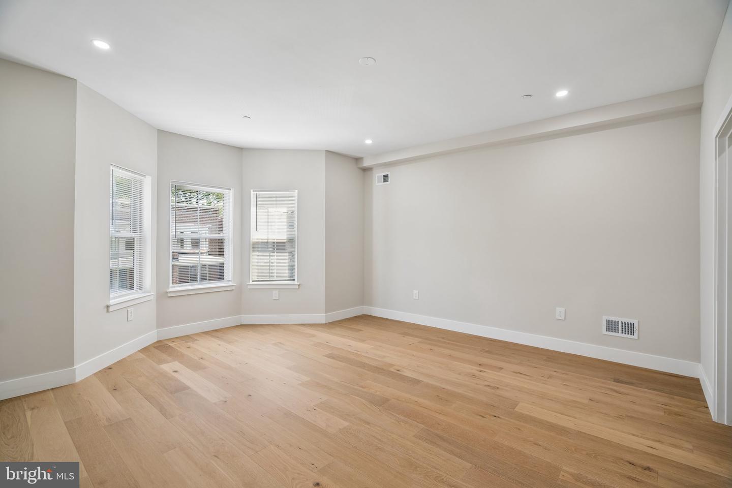 609 E Locust Ave Property Photo 21