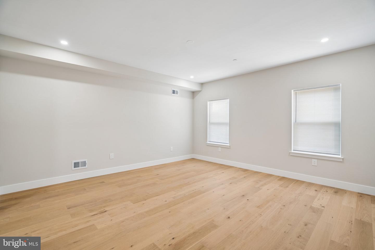 609 E Locust Ave Property Photo 29