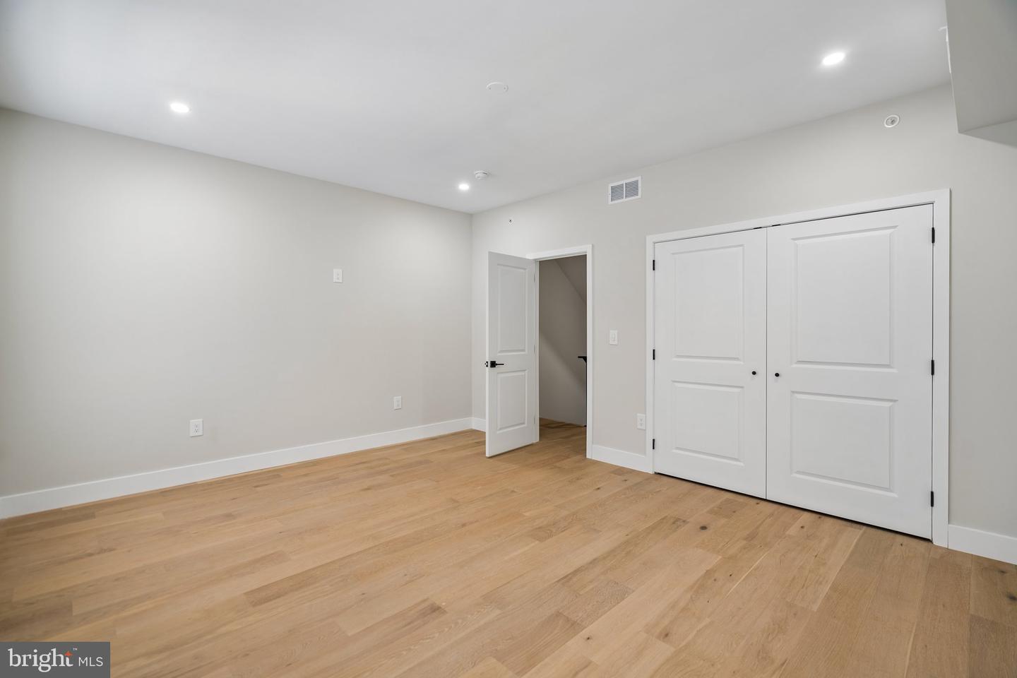 609 E Locust Ave Property Photo 38