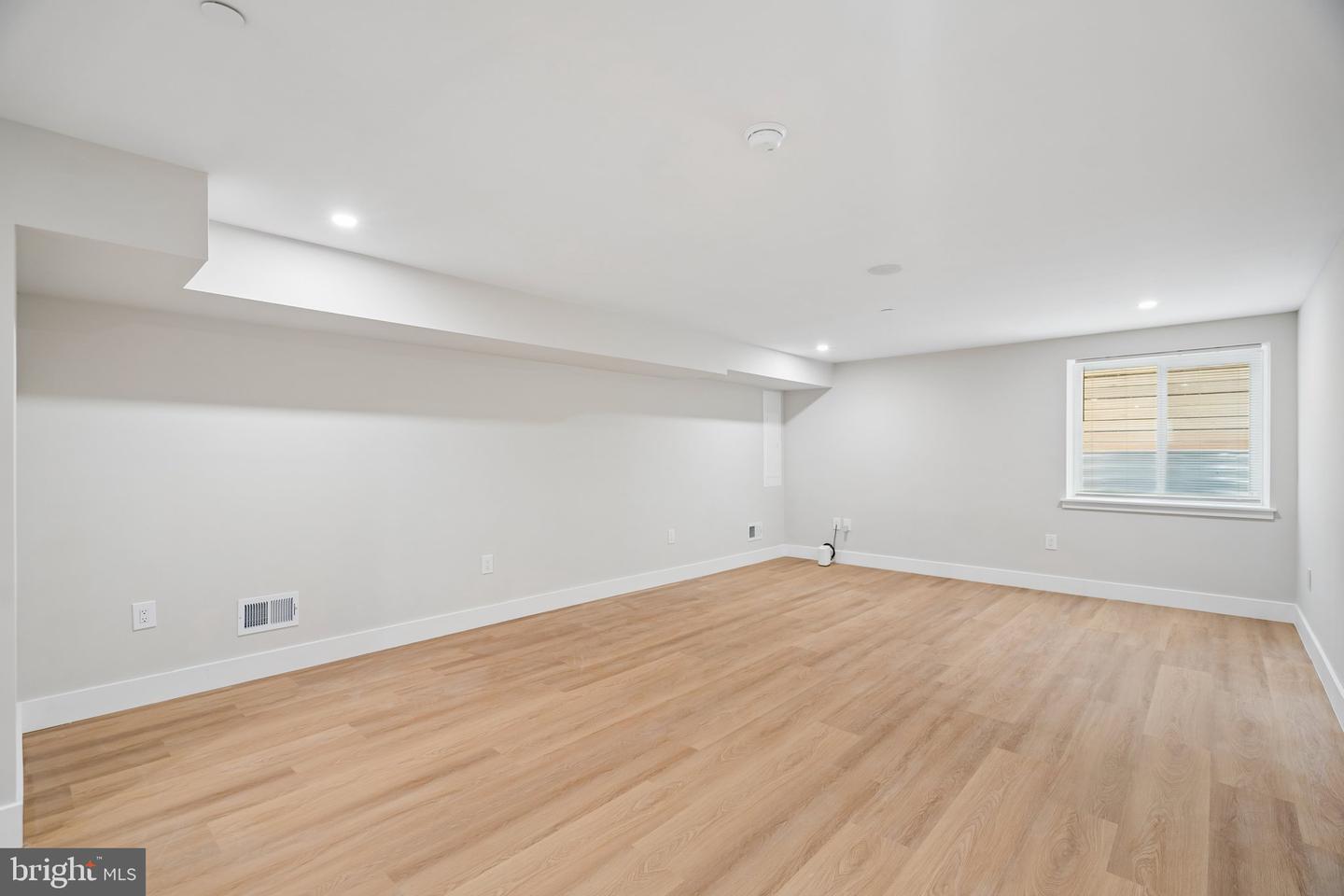 609 E Locust Ave Property Photo 52