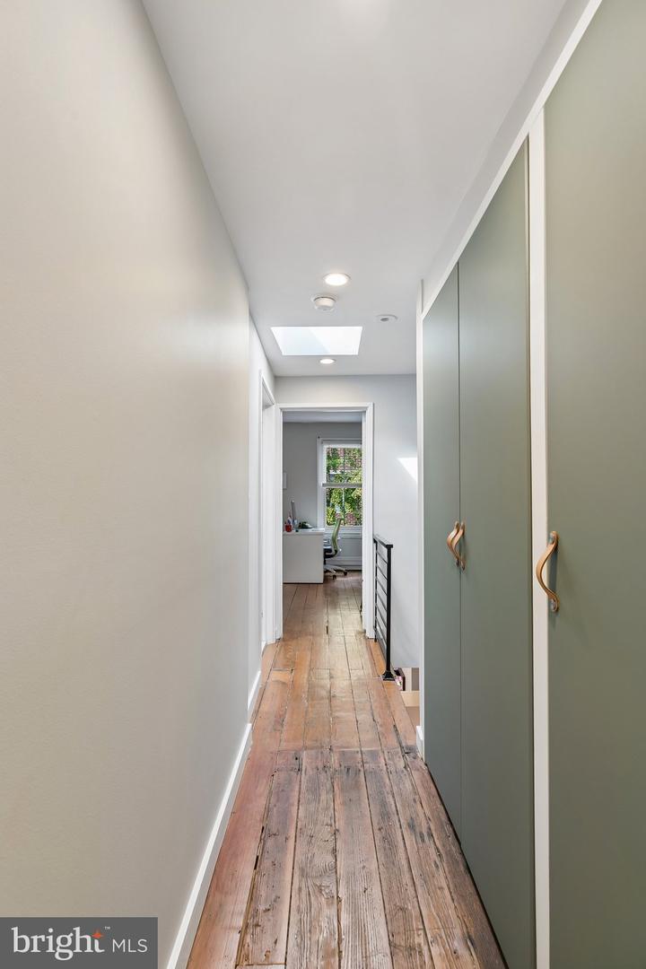 2424 Waverly St Property Photo 15