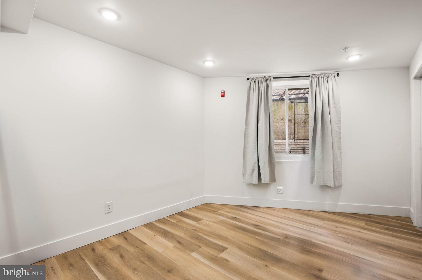 4921 Chester Ave #101 Property Photo 11