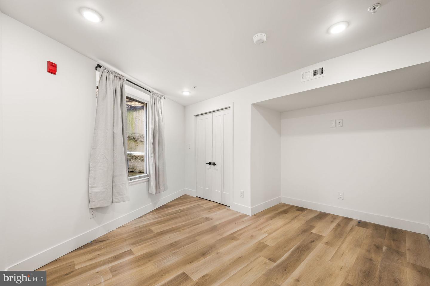 4921 Chester Ave #101 Property Photo 12
