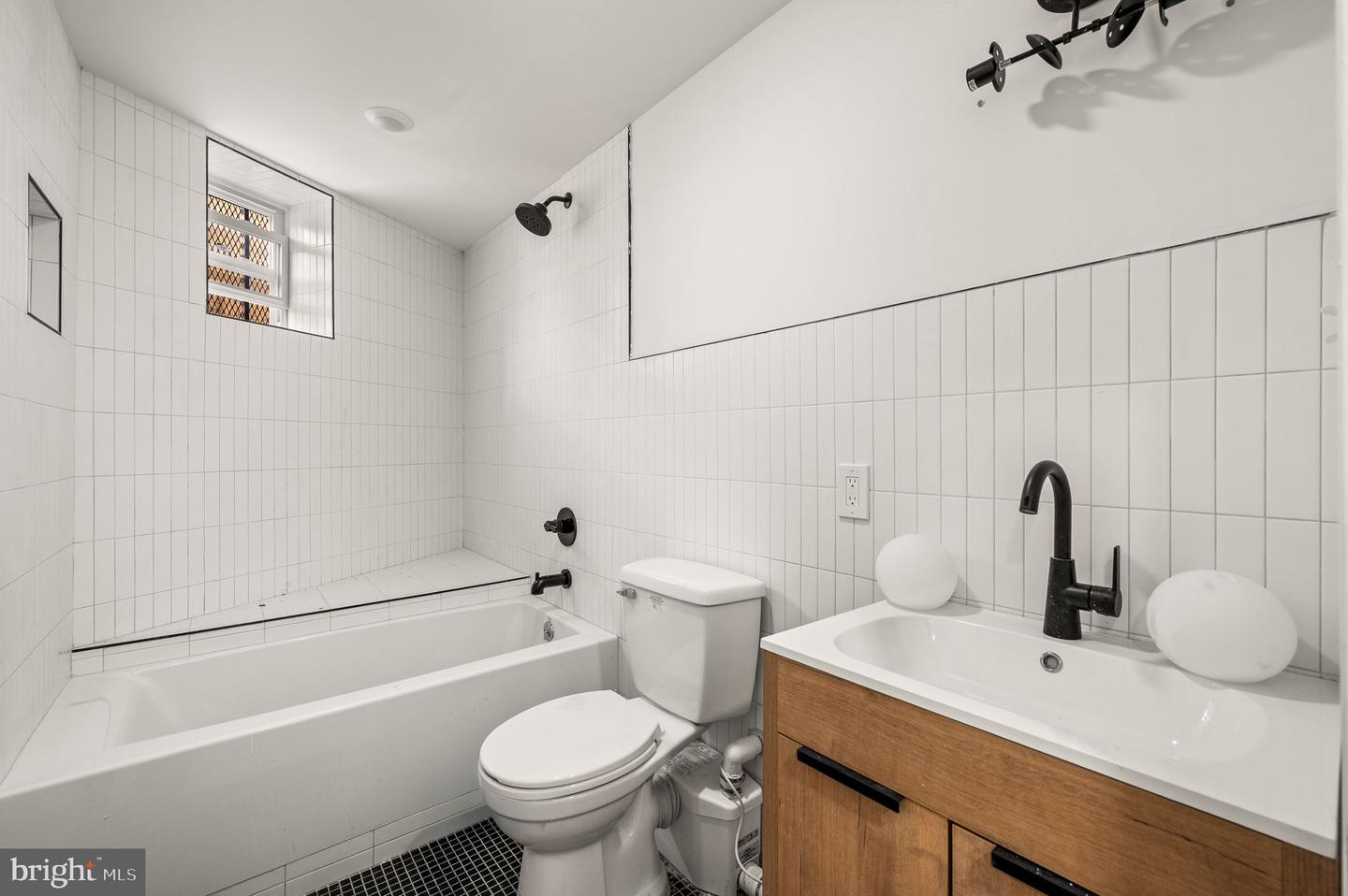 4921 Chester Ave #101 Property Photo 14