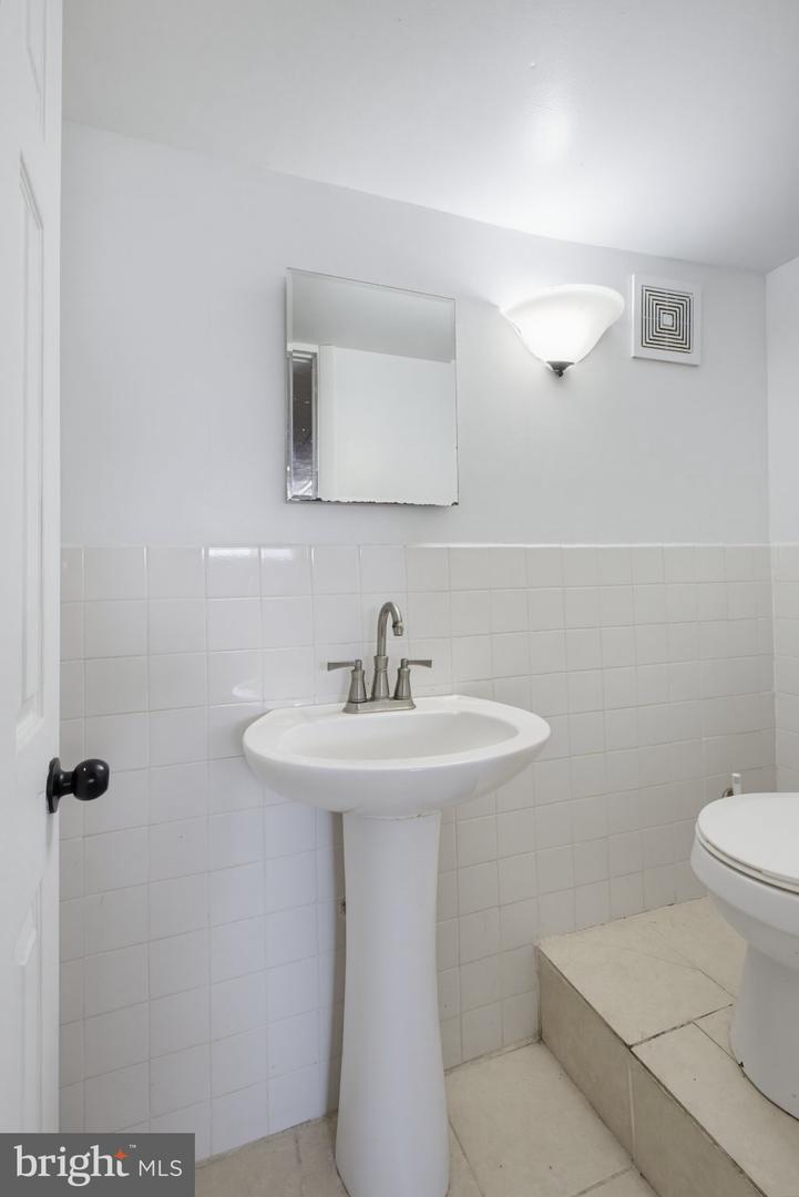 6714 Gillespie St Property Photo 28