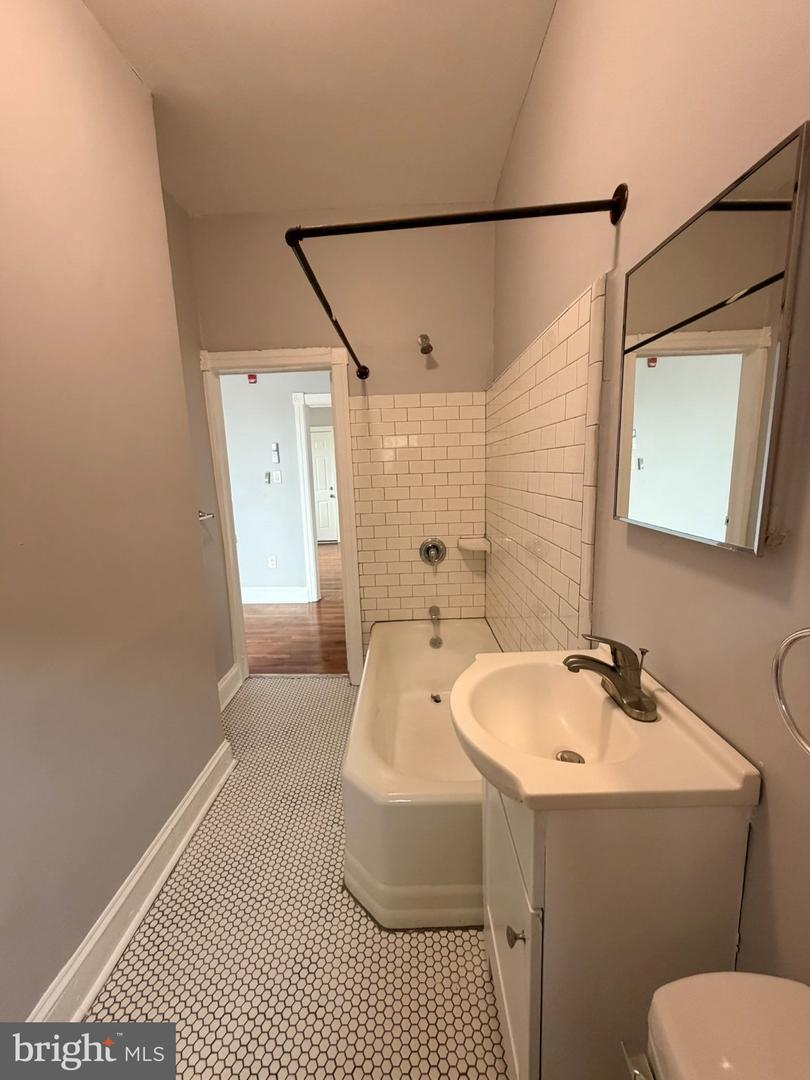 2938 W Oxford St #2r Property Photo 17