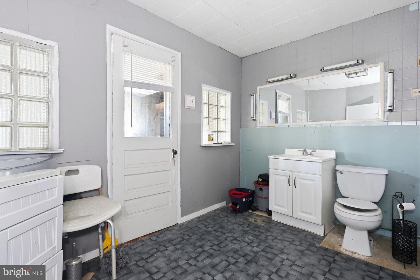 5602-08 Devon St Property Photo 18
