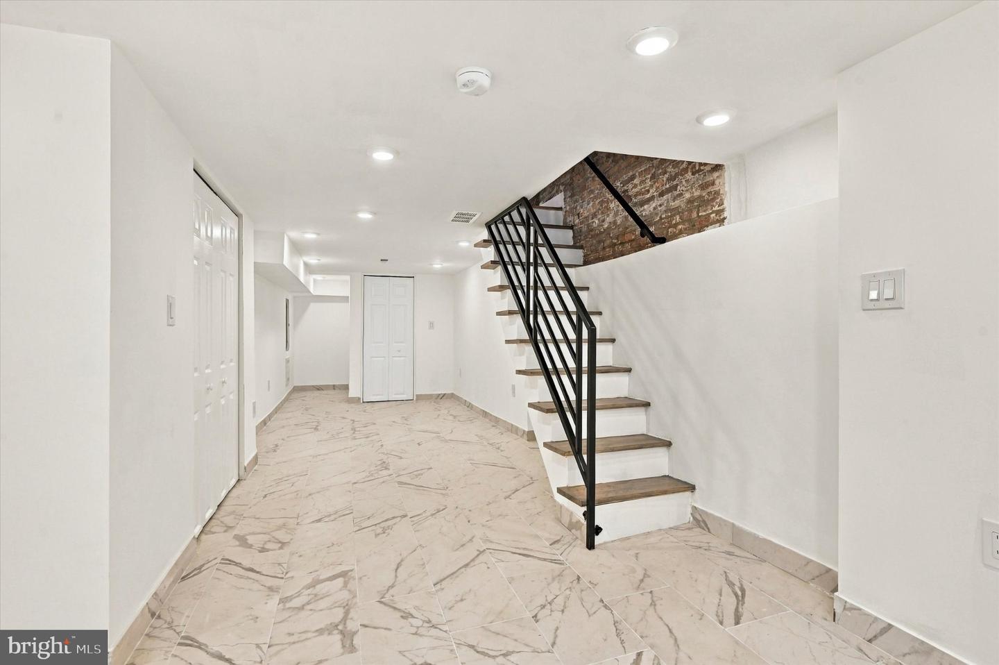 3060 Edgemont St Property Photo 24