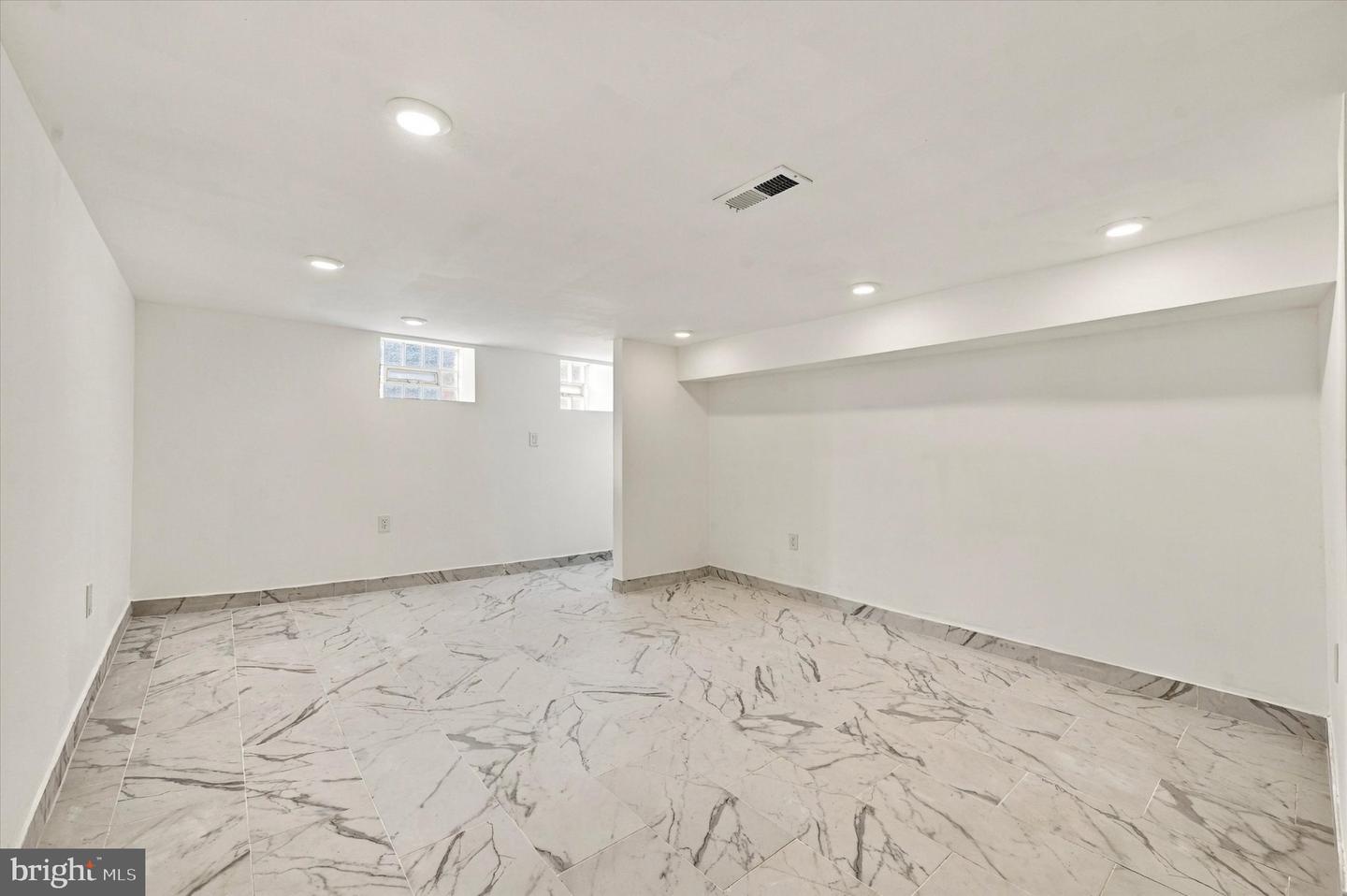 3060 Edgemont St Property Photo 25
