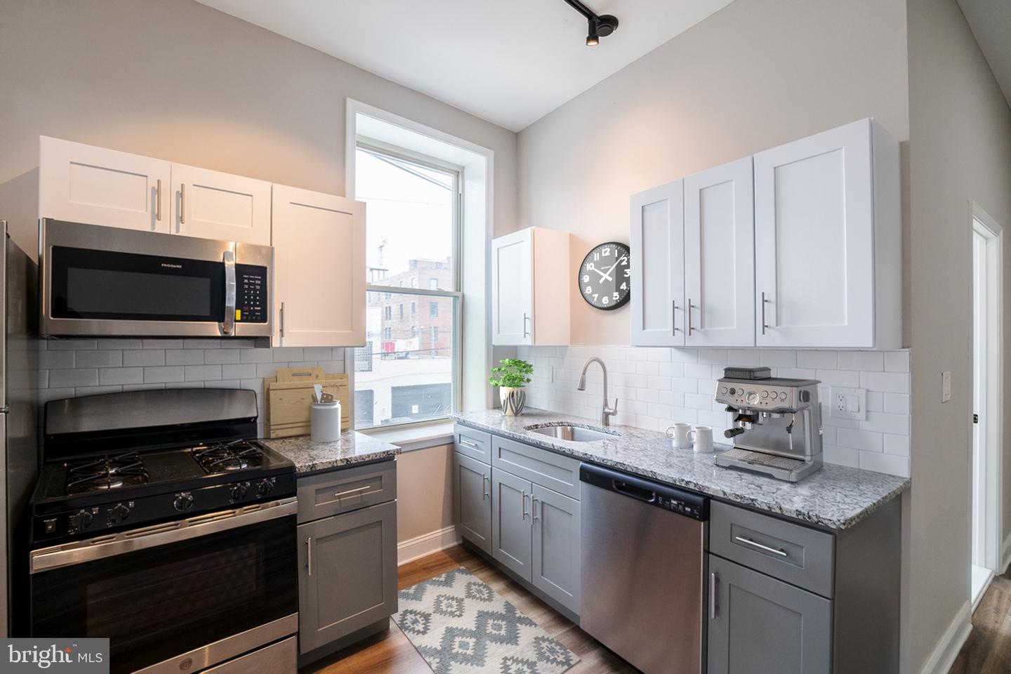 937 N 2nd St #unit 2f Property Photo 3