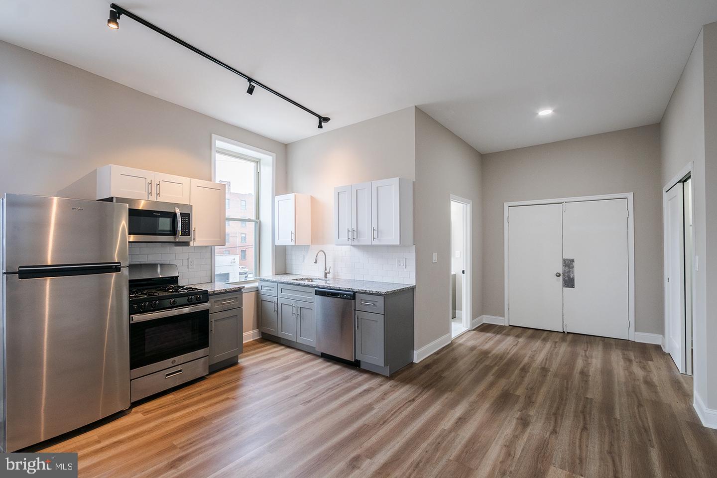 937 N 2nd St #unit 2f Property Photo 6