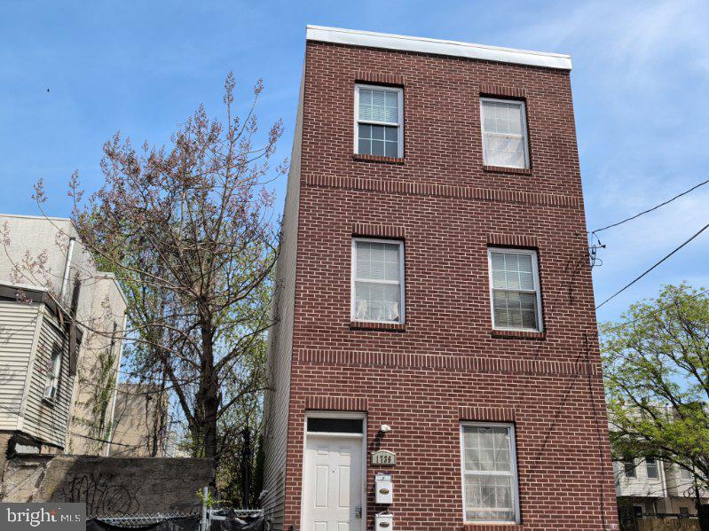 1739 W BERKS ST #A Property Photo 1